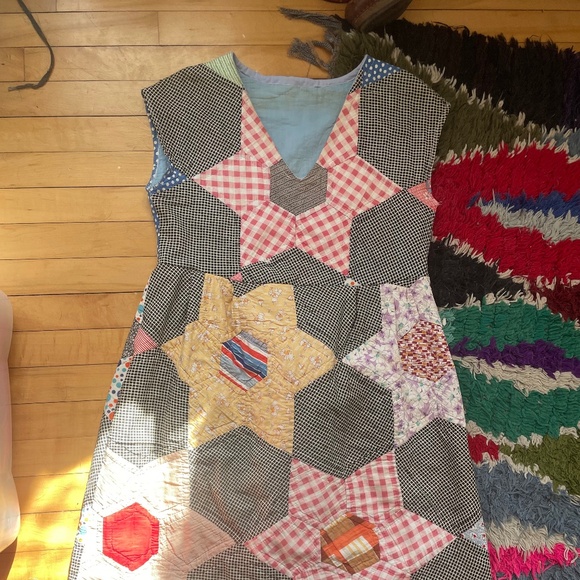 Softpaw Vintage Quilt Dress - Picture 1 of 4